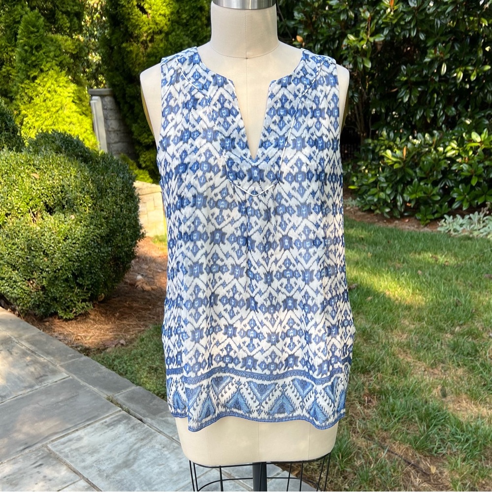 Joie Sleeveless Blue/White Top, Pleated & Piped Tunic Neckline Boho Print Sz M